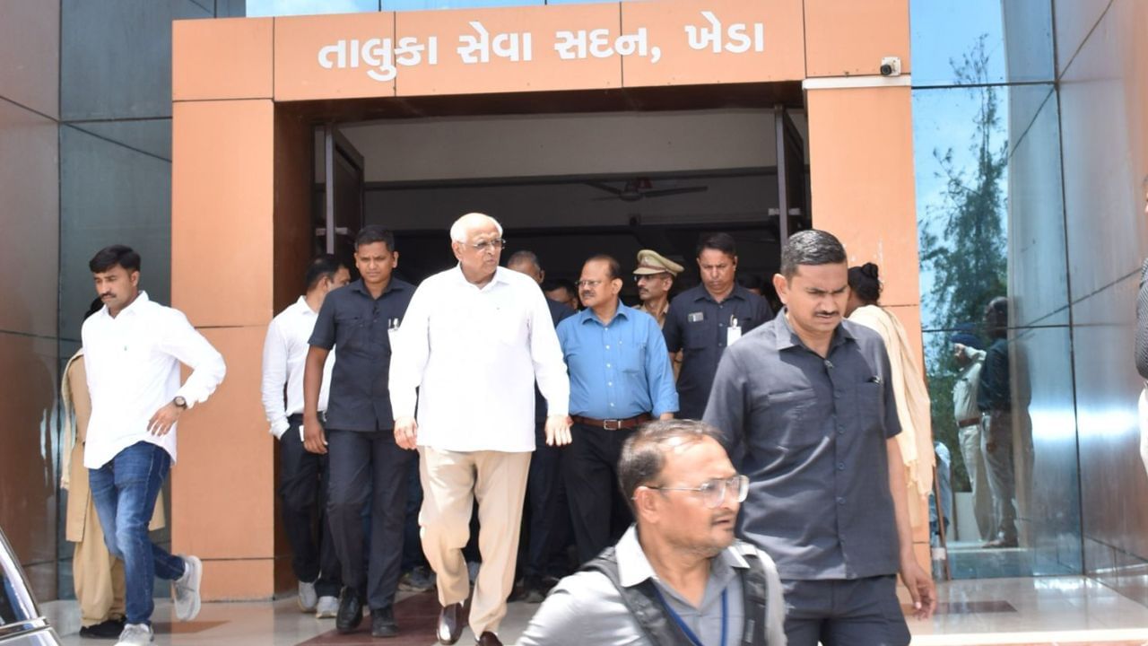 ગુજરાત CM ભૂપેન્દ્ર પટેલ ખેડા તાલુકા સેવા સદનની ઓચિંતી મુલાકાતે પહોંચ્યા, જુઓ-Photo