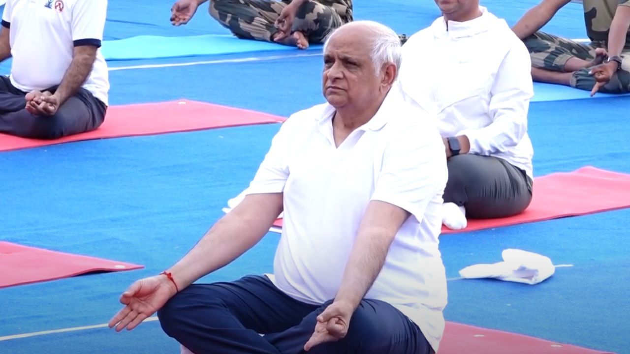 International Yoga Day: બનાસકાંઠાના નડાબેટમાં મુખ્યપ્રધાન ભૂપેન્દ્ર પટેલે રાજ્યકક્ષાના યોગ દિવસની ઉજવણી કરી, જુઓ Video