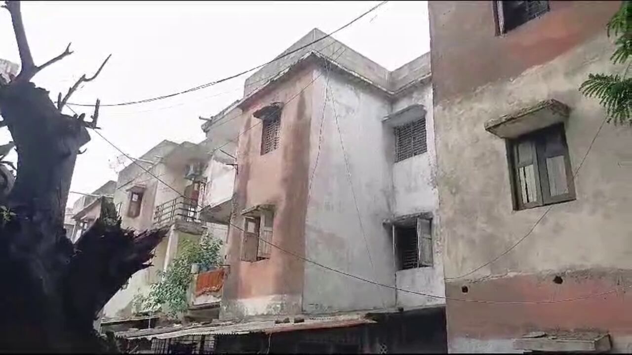 ભરૂચ : ગુજરાત હાઉસિંગ બોર્ડના જર્જરીત 500 મકાન ખાલી કરવાના નિર્ણય સામે સ્થાનિકોમાં રોષ, જુઓ વીડિયો