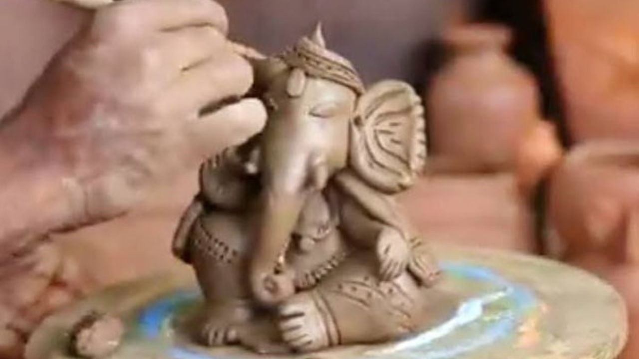 Ganesh Chaturthi 2024 : આ વસ્તુઓથી ઘરે જ બનાવો ઇકો-ફ્રેન્ડલી ભગવાન ગણેશની મૂર્તિ