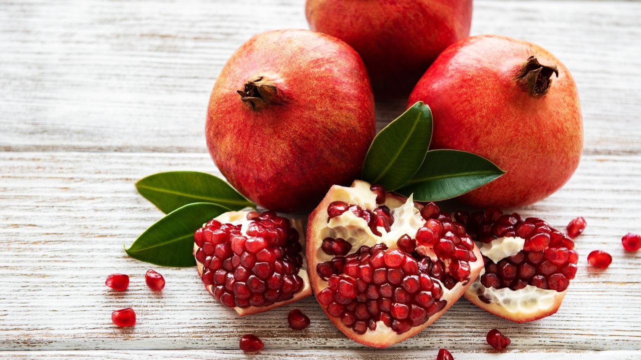 Pomegranate : દાડમ ખાવાના છે ગજબના ફાયદા, પેટના પ્રોબ્લેમ માટે તો અકસીર ઈલાજ છે