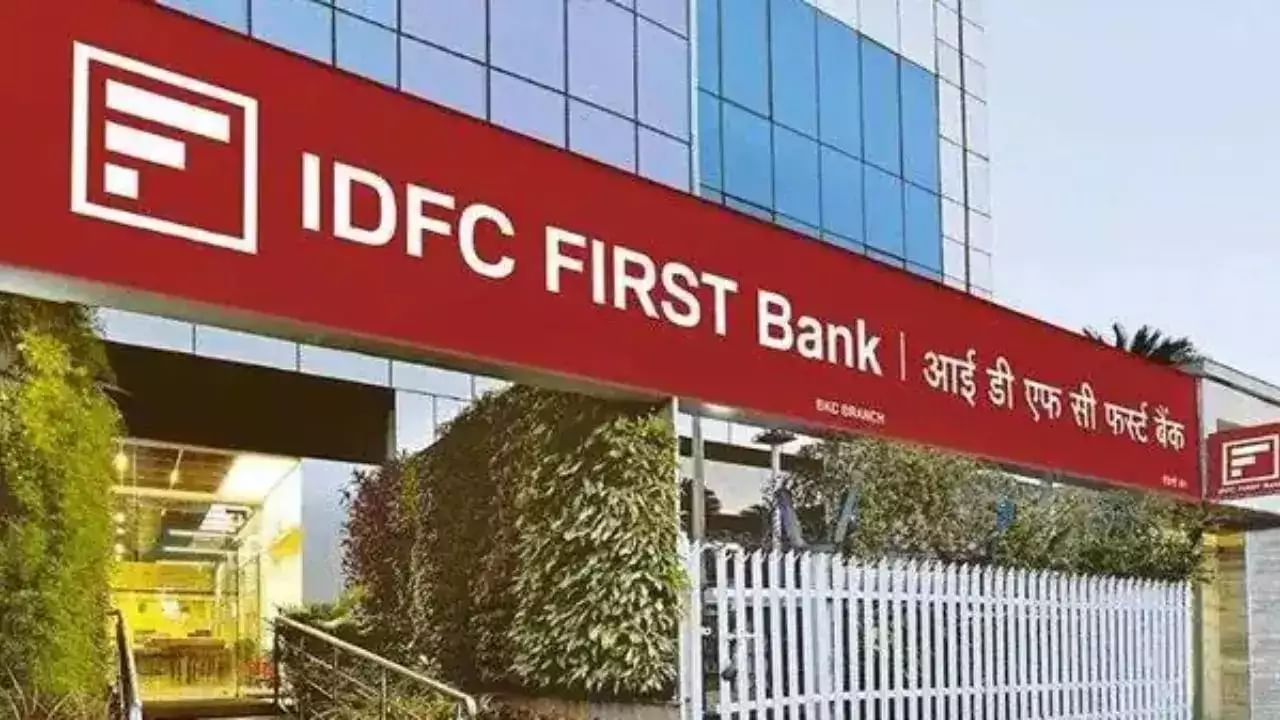 Expert Advice: 1 વર્ષથી ઘટી રહ્યા છે IDFC ફર્સ્ટ બેંકના શેર, એક્સપર્ટ પાસેથી જાણો આગળ શું કરવું રાખવા કે વેચવા ?